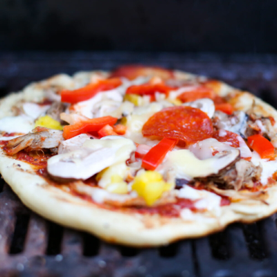 how to grill pizza