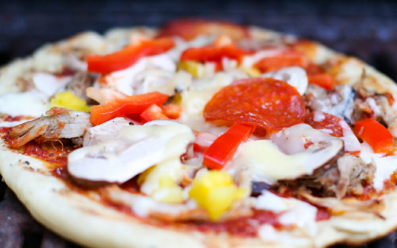 how to grill pizza