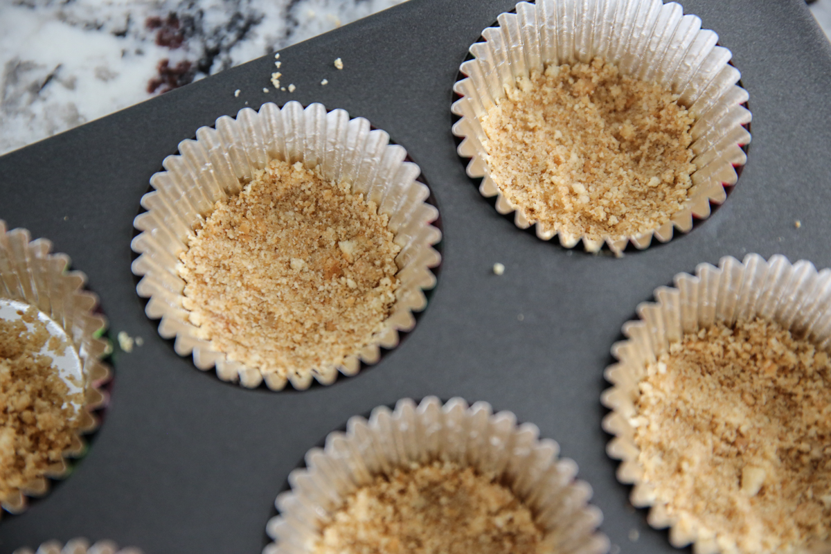 cheesecake crumb crusts in muffin tins