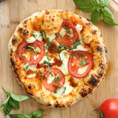 Cooked pizza with tomatoes and mozarella