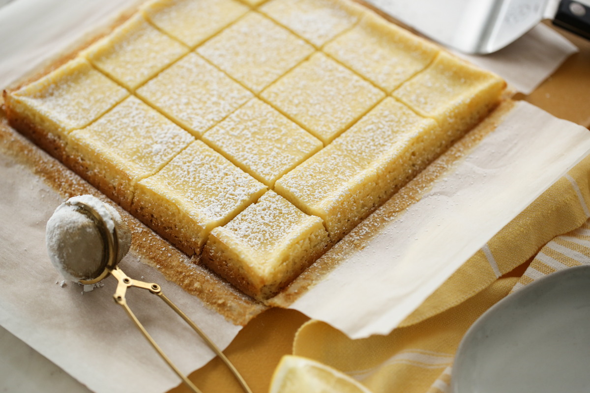 sliced lemon bars